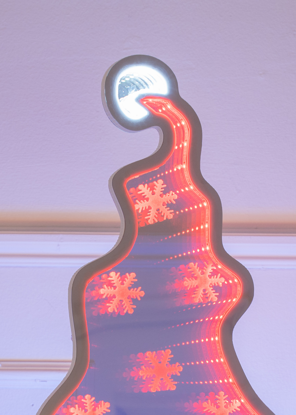 ValueLights Silver Gareth Gonk Infinity Style LED Christmas Decoration (57cm x 15cm x 20cm) - One Size Image 3