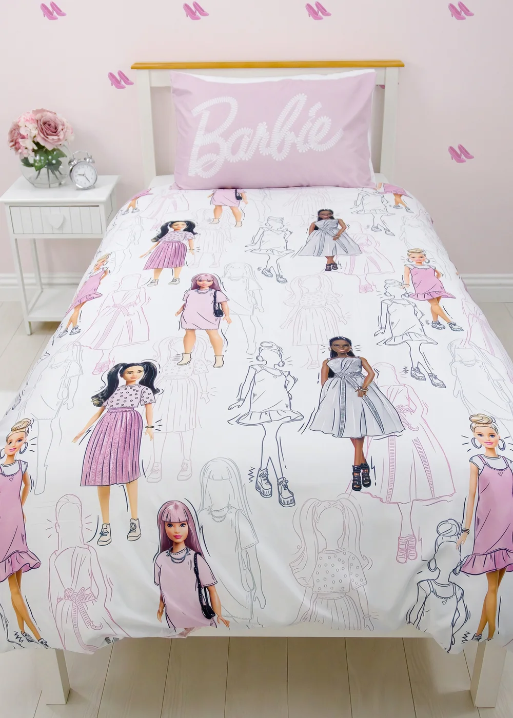 Barbie Figures Reversible Duvet Cover Set - Double Image 1