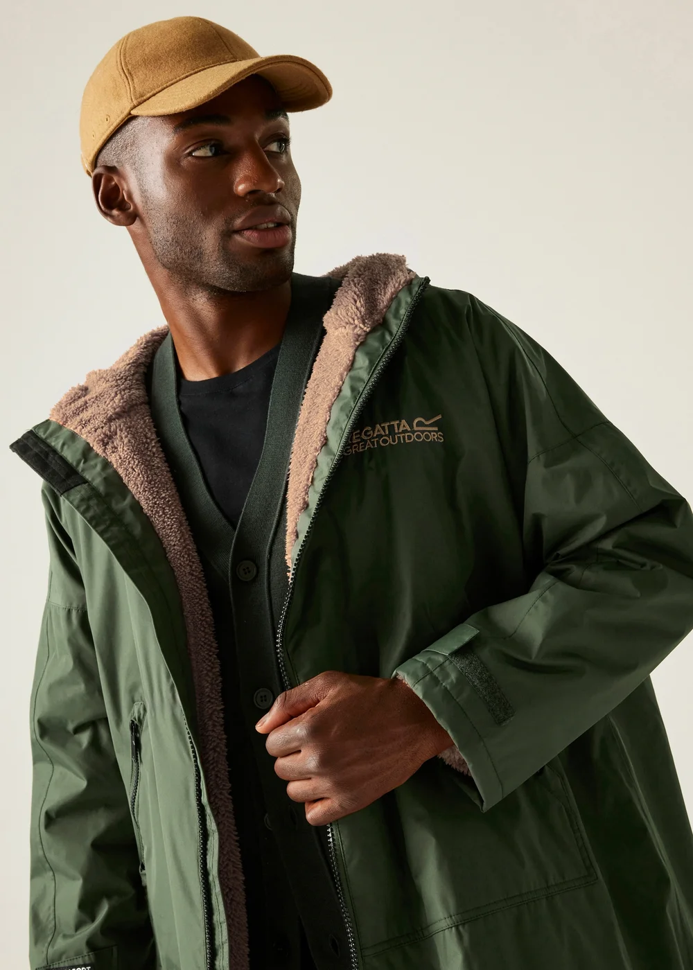 Regatta Dark Khaki Adult Waterproof Robe with Hydrafort Technology - L/XL Image 4