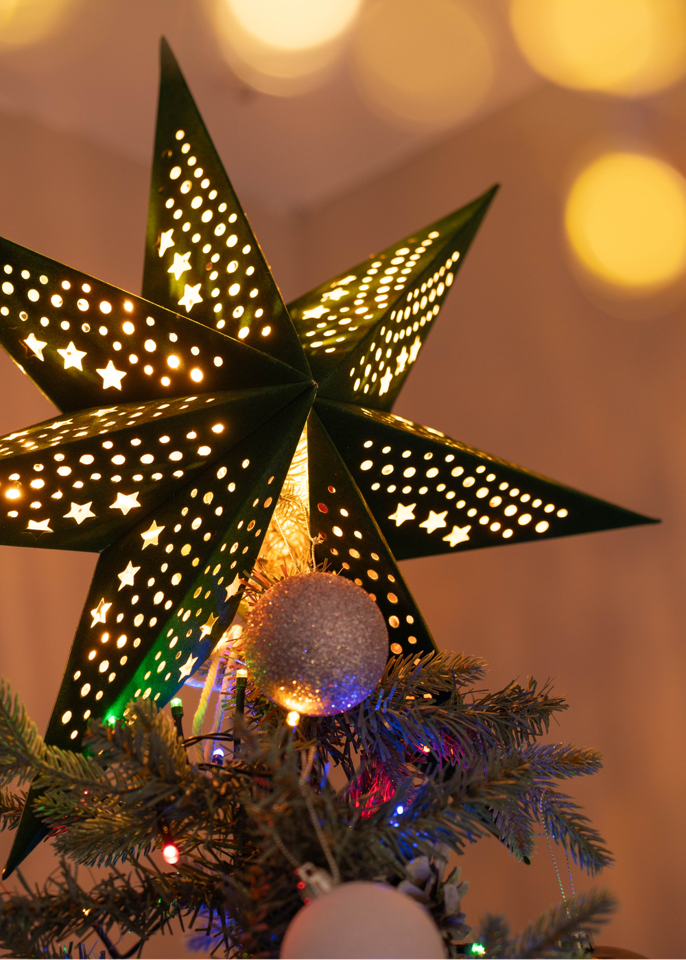 ValueLights Green Velvet Star Light Plug in Wall Light Christmas Tree Topper (45cm x 45cm x 13cm) - One Size Image 3