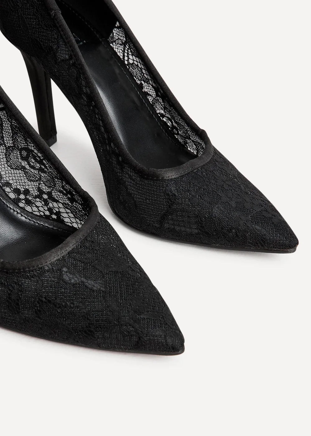 Linzi Alora Black Lace Court Heel - 3 Image 4