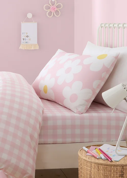 Bedlam Retro Daisy Reversible Pink Duvet Cover Set - Single Image 2