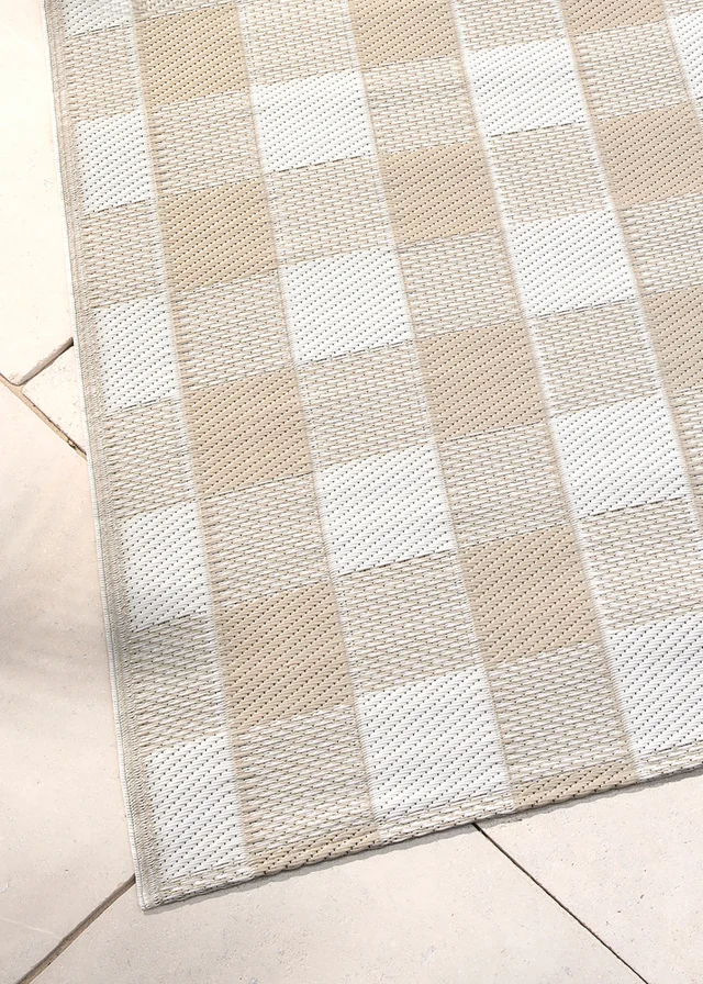 Dreams & Drapes Design Gingham Natural Outdoor Rug