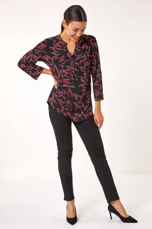 Roman Red Textured Abstract Print V-Neck Stretch Shirt - 10 Image 2