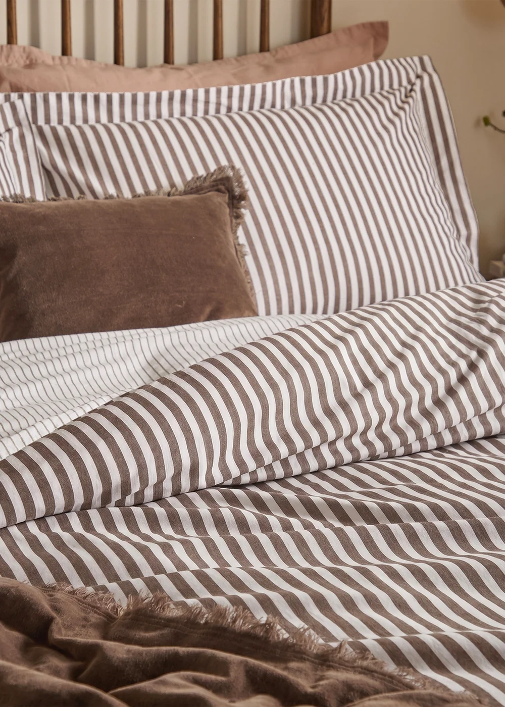 Yard Hebden Pillowcase Mélange Stripe Pillowcase Pair Espresso Brown - 74cm x 50cm Image 2