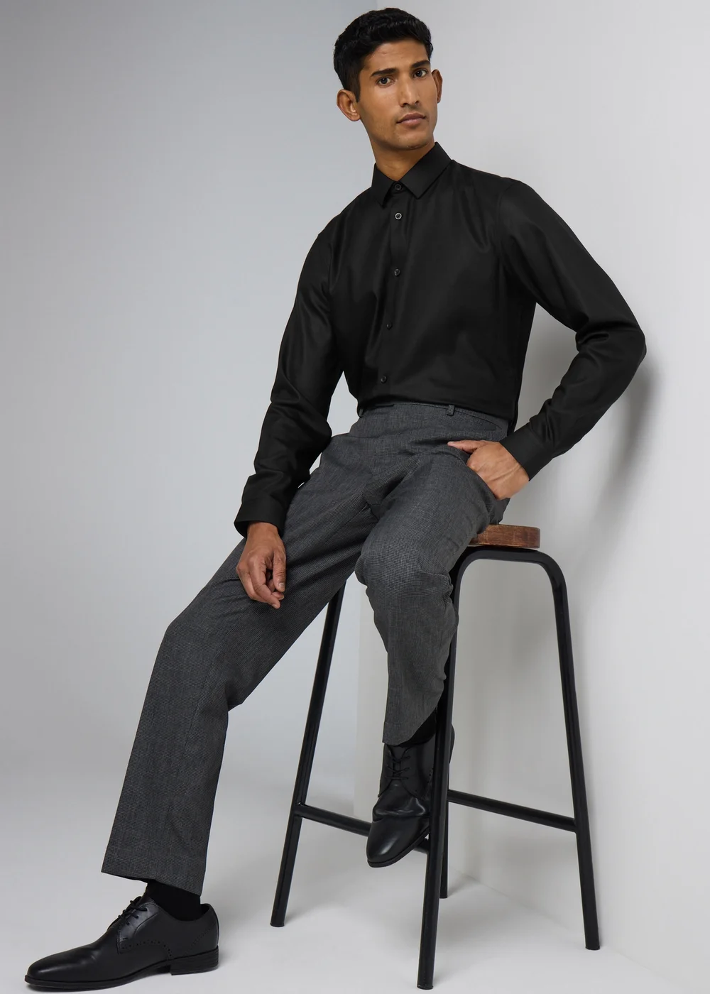 Taylor & Wright Black Twill Slim Fit Shirt - M Image 2