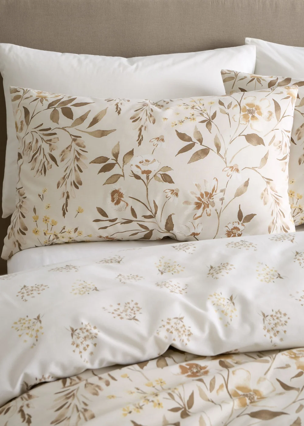 Catherine Lansfield Isadora Floral Reversible Duvet Cover Set Natural - Single Image 3