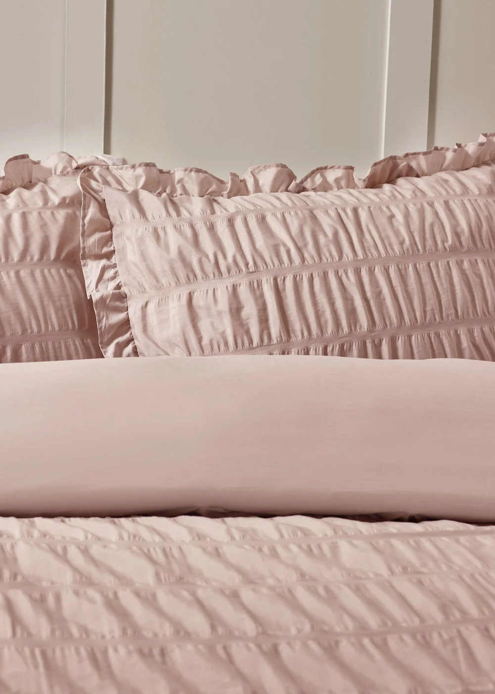 Catherine Lansfield Seersucker Frill Duvet Cover Set Pink - Double Image 2