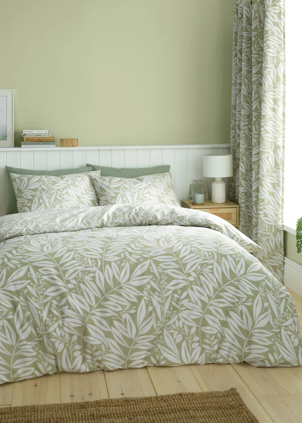 Catherine Lansfield Sorrel Leaf Reversible Duvet Cover Set Green - Single Image 1