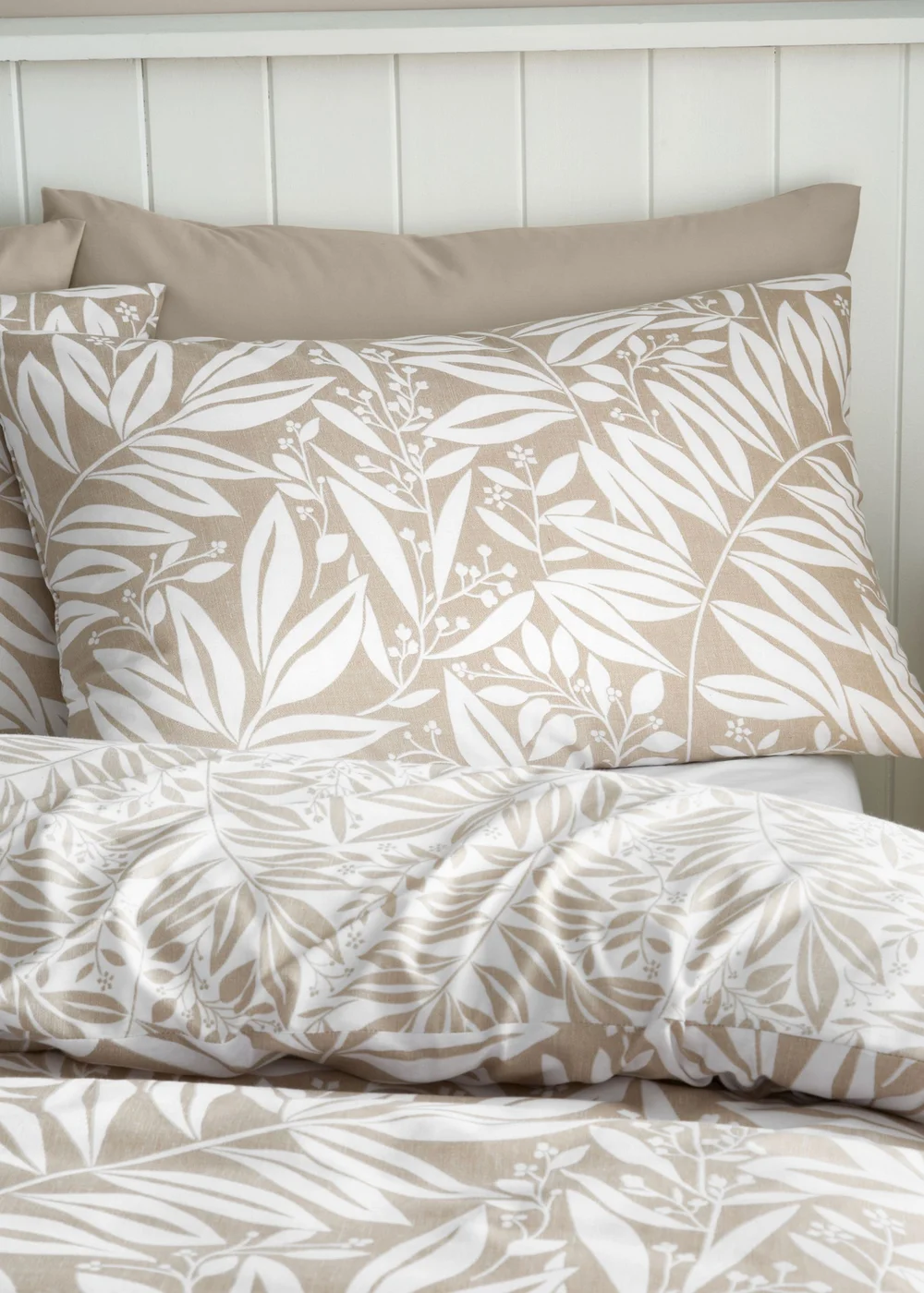Catherine Lansfield Sorrel Leaf Reversible Duvet Cover Set Natural - Single Image 3