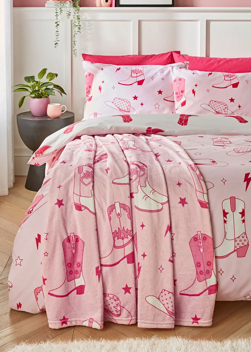 Sassy B Cowgirl Boots Cosy Fleece 200x240cm Oversized Blanket Throw Pink - One Size Image 3