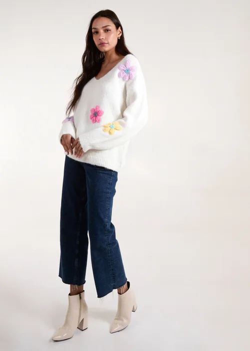 Blue Vanilla Ivory Flower Knit Embroidery V Neck Jumper - S/M Image 3