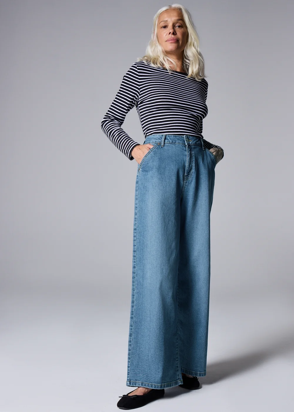 Mid Wash Stretch Wide Leg Jeans - 8/L29 Image 1