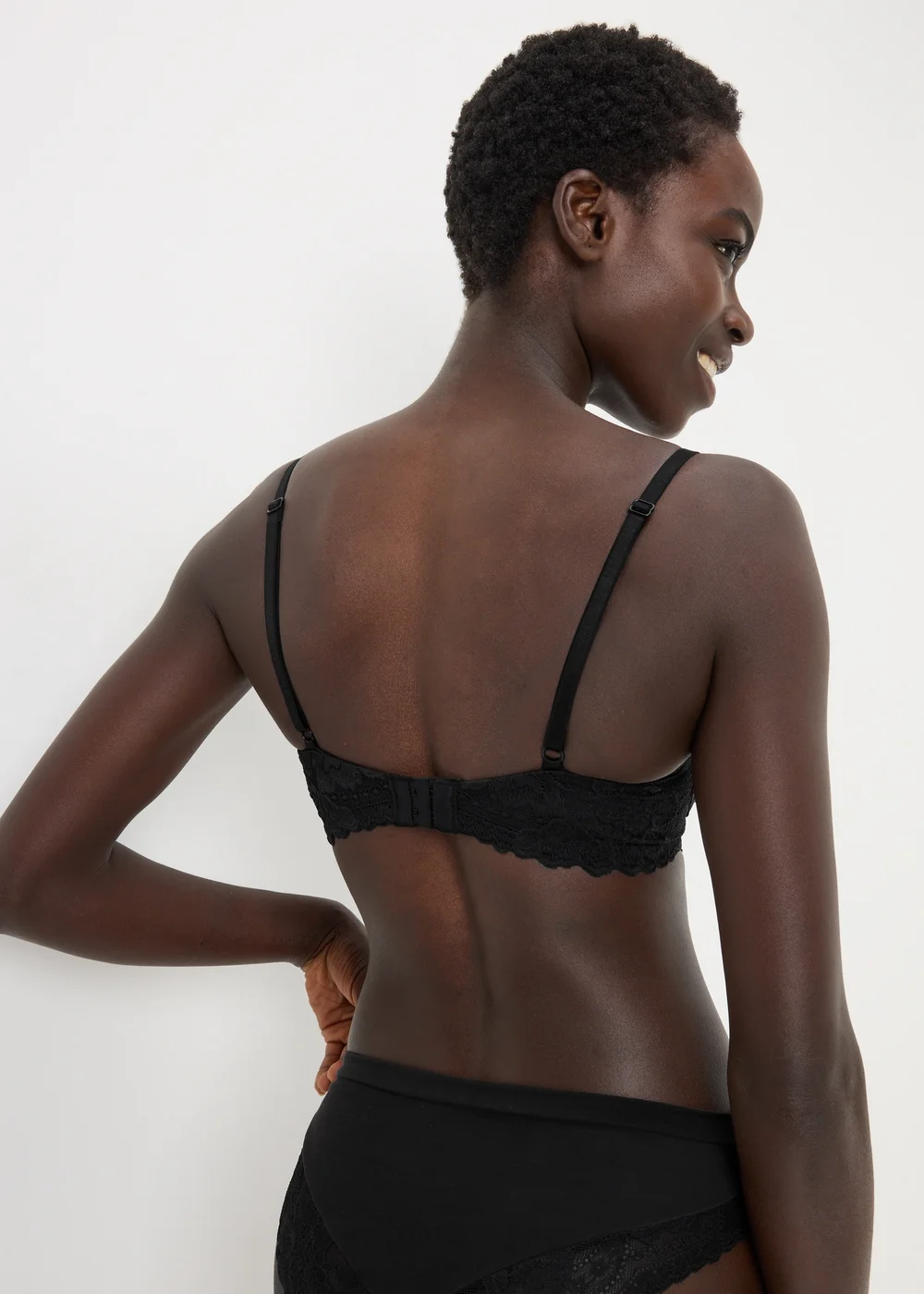 Black Comfort Luxe Supersoft T-Shirt Bra - 32A Image 2