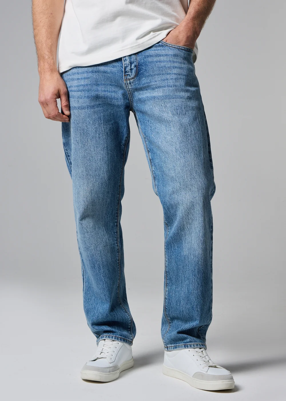 Lightwash Straight Fit Jeans - 30 R Image 3