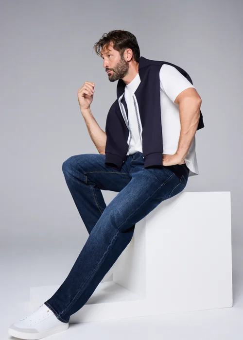 Dark Wash Relaxed fit jeans - 32 Waist Short Image 2