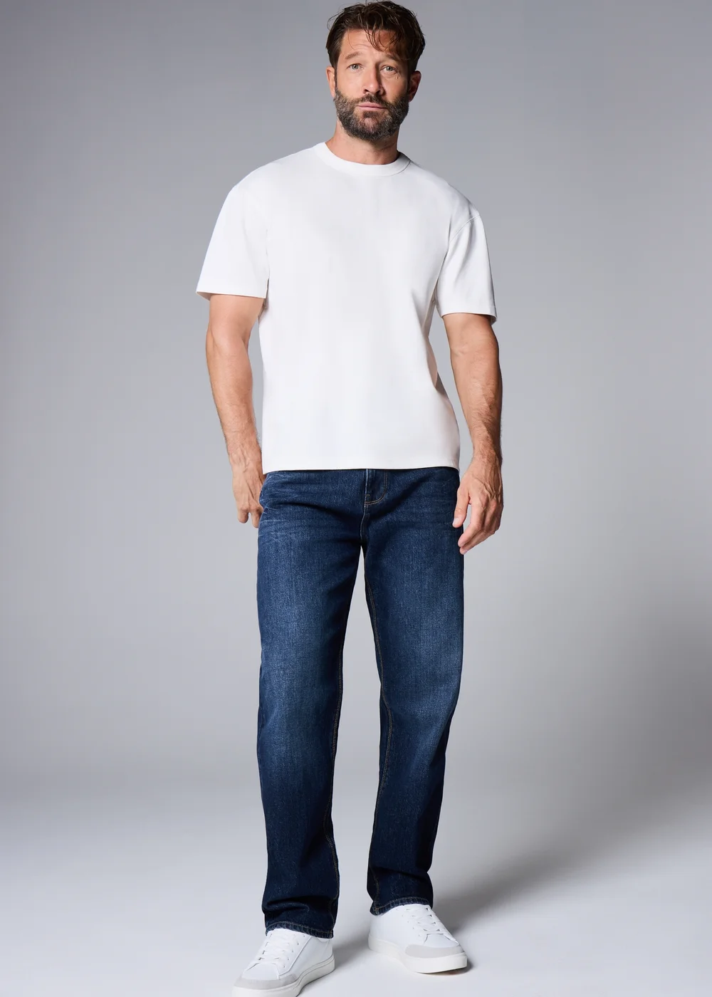 Dark Wash Relaxed fit jeans - 32 Waist Short Image 1