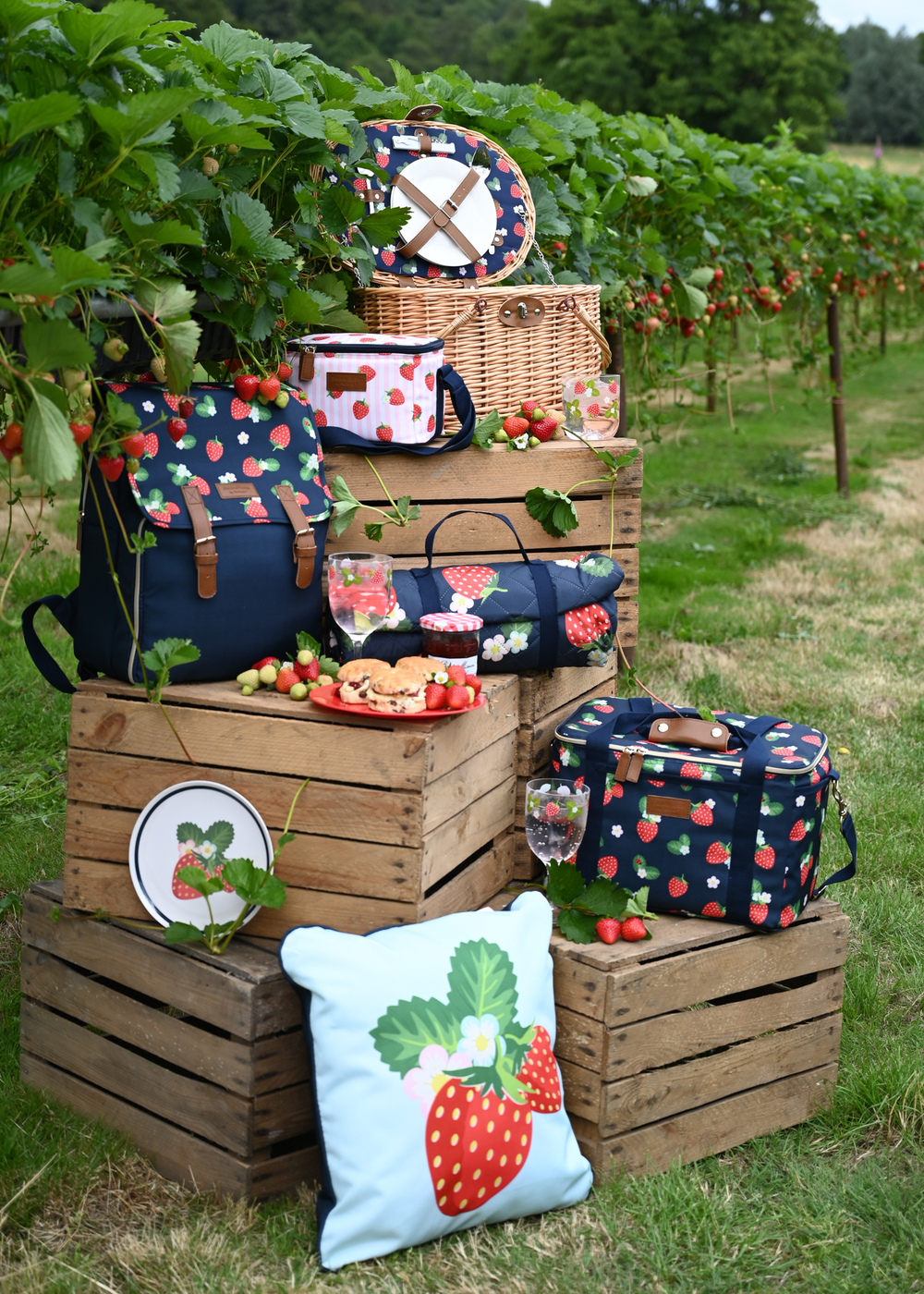 Summerhouse by Navigate Strawberries & Cream Personal Cool Bag (4L) - One Size Image 3