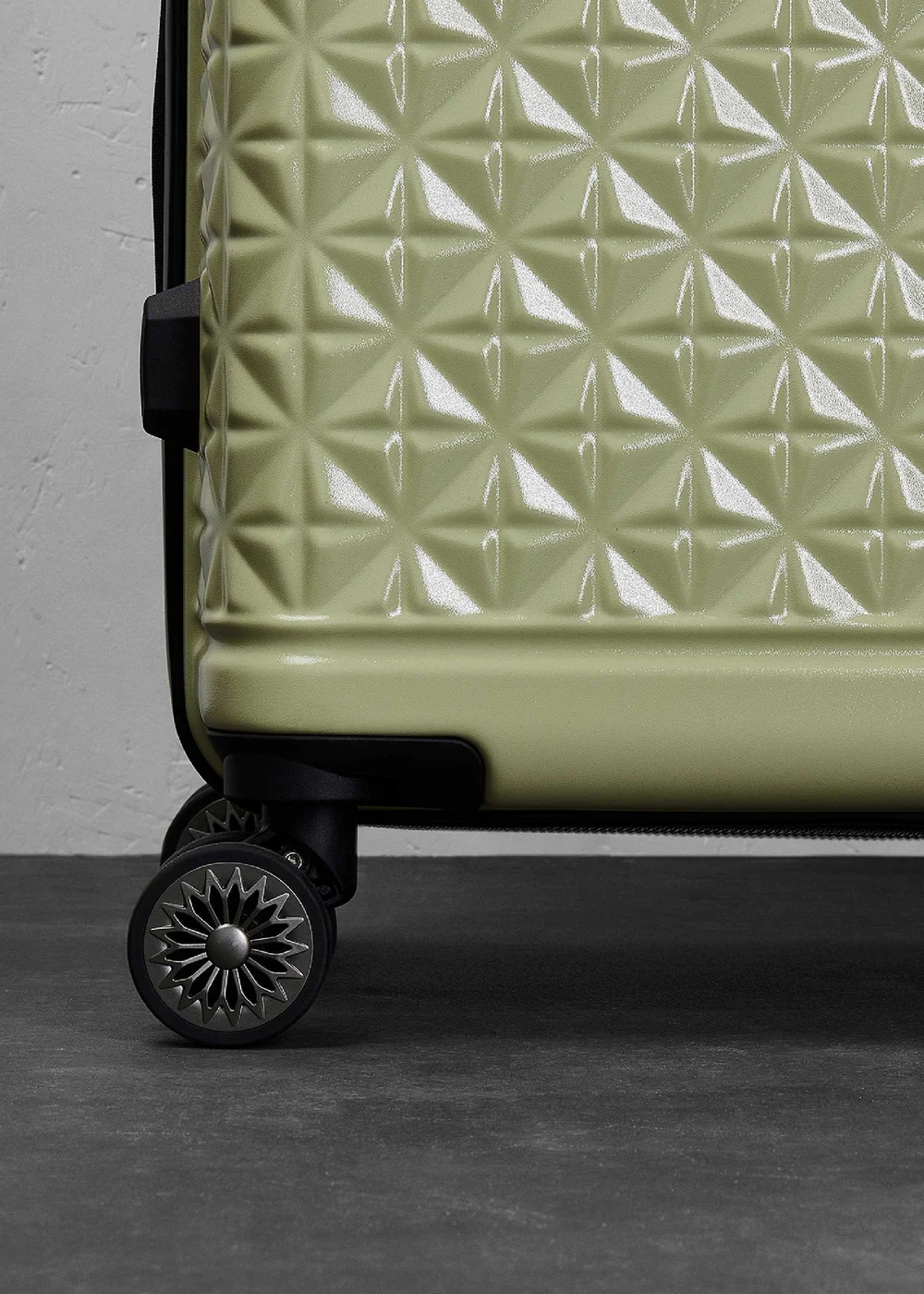 Rock Maya Suitcase Green - Cabin Image 3