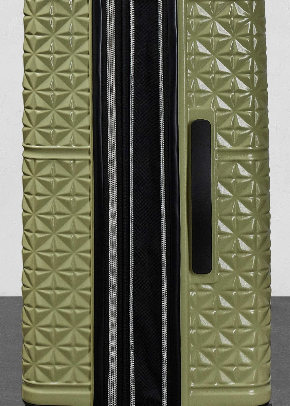 Rock Maya Suitcase Green - Cabin Image 4