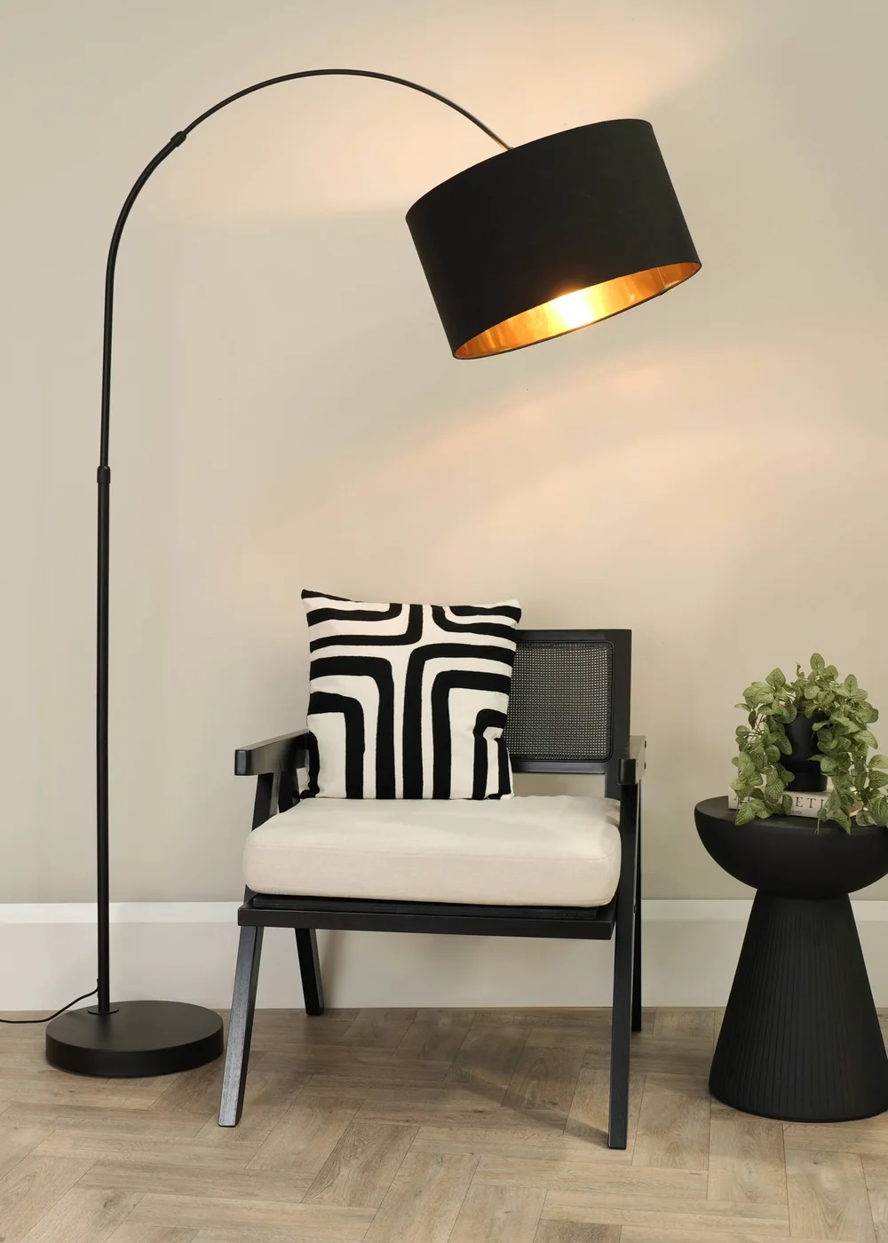 ValueLights Louis Matte Black Floor Lamp with Large Drum Shade - One Size Image 3