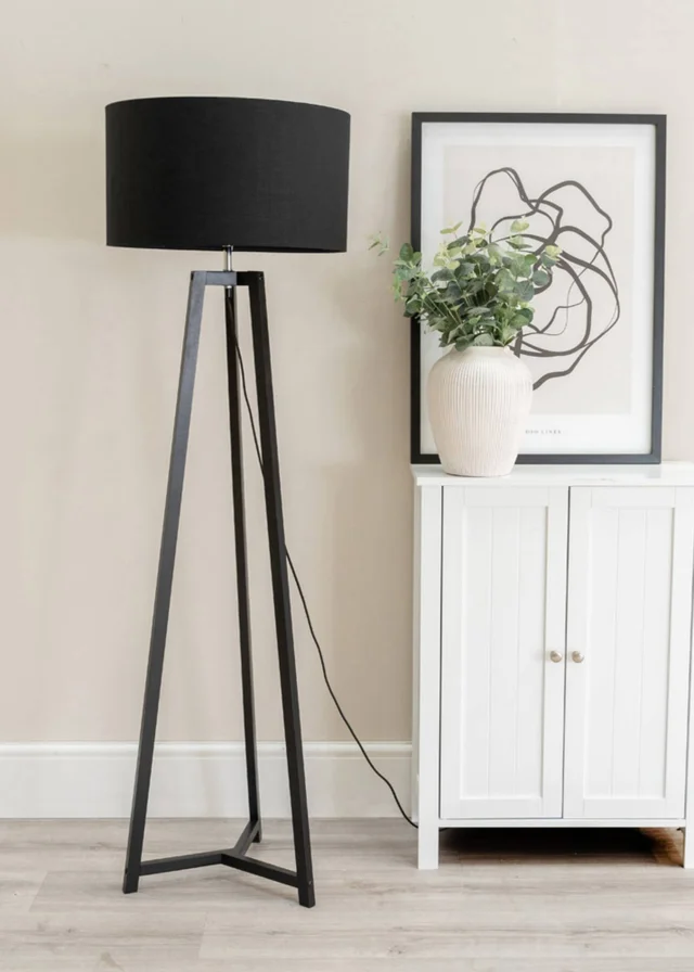 ValueLights Lottie Painted Black Floor Lamp with Large Drum Shade