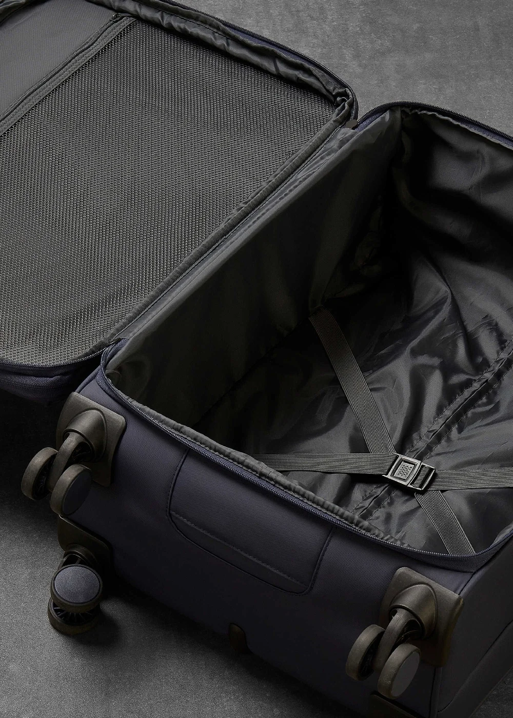 Rock Harper Suitcase Navy - Cabin Image 5