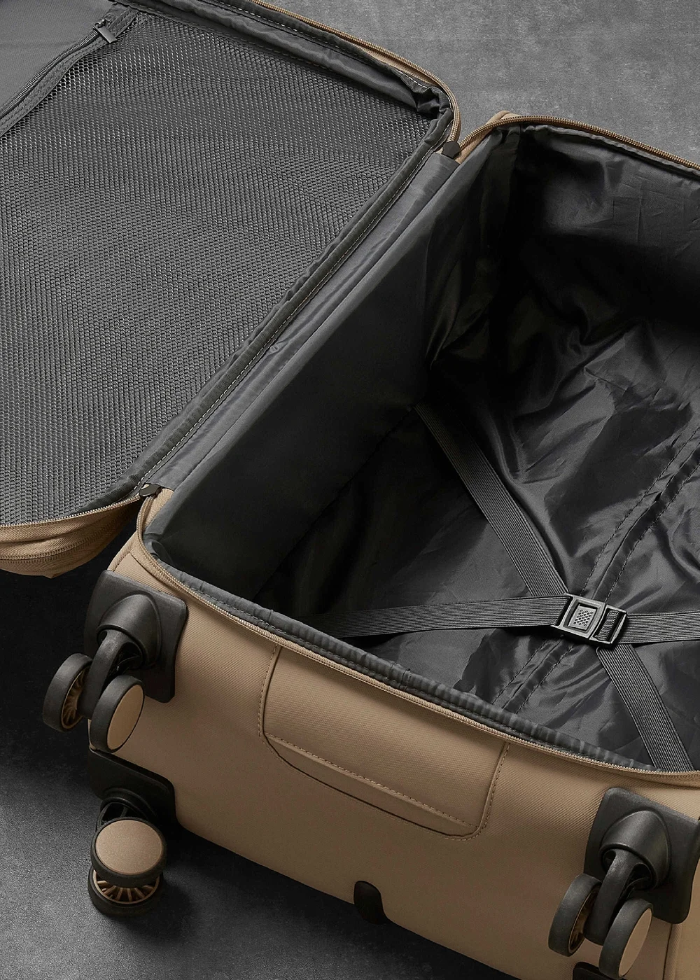 Rock Harper Suitcase Beige - Cabin Image 5