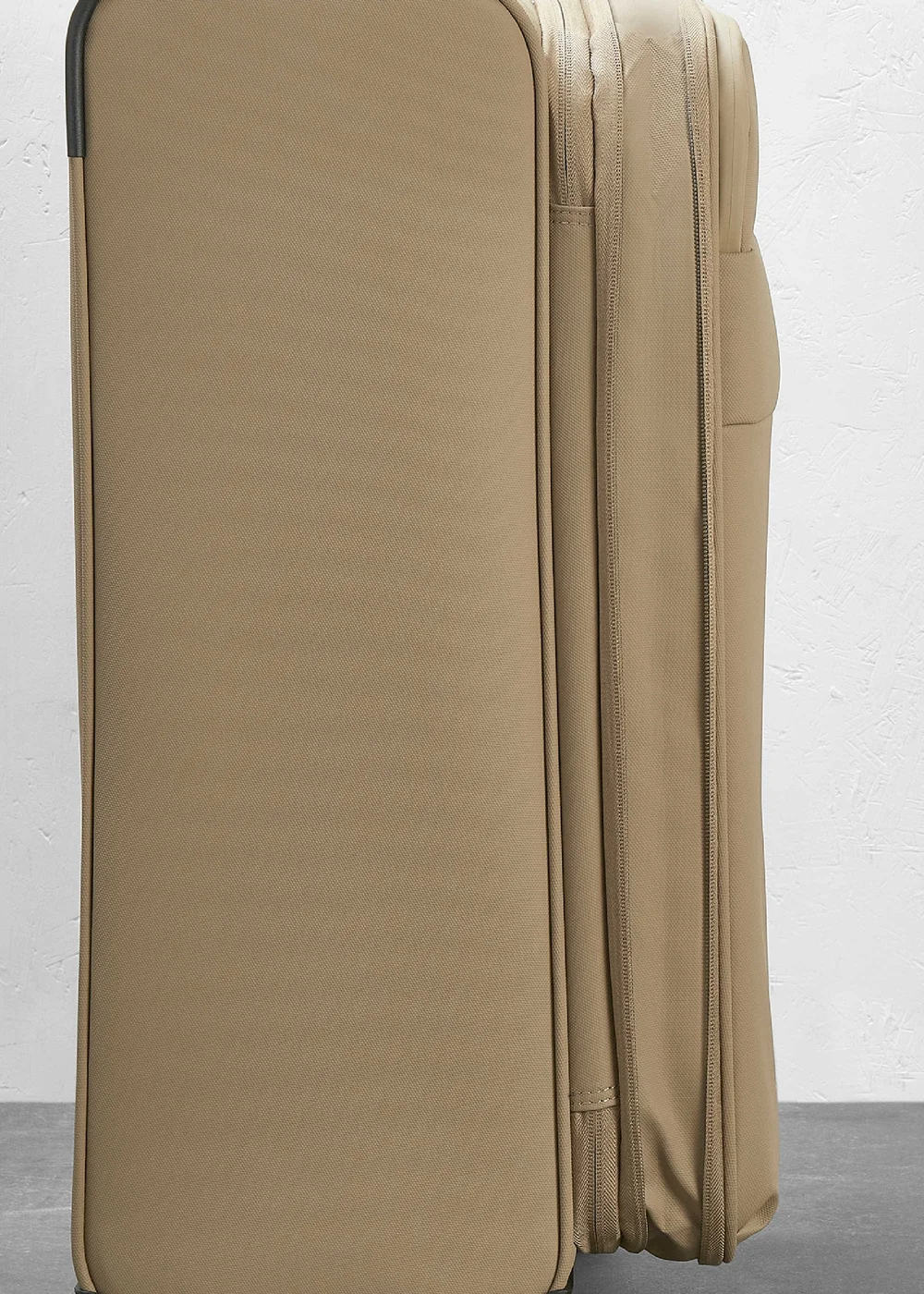 Rock Harper Suitcase Beige - Cabin Image 4