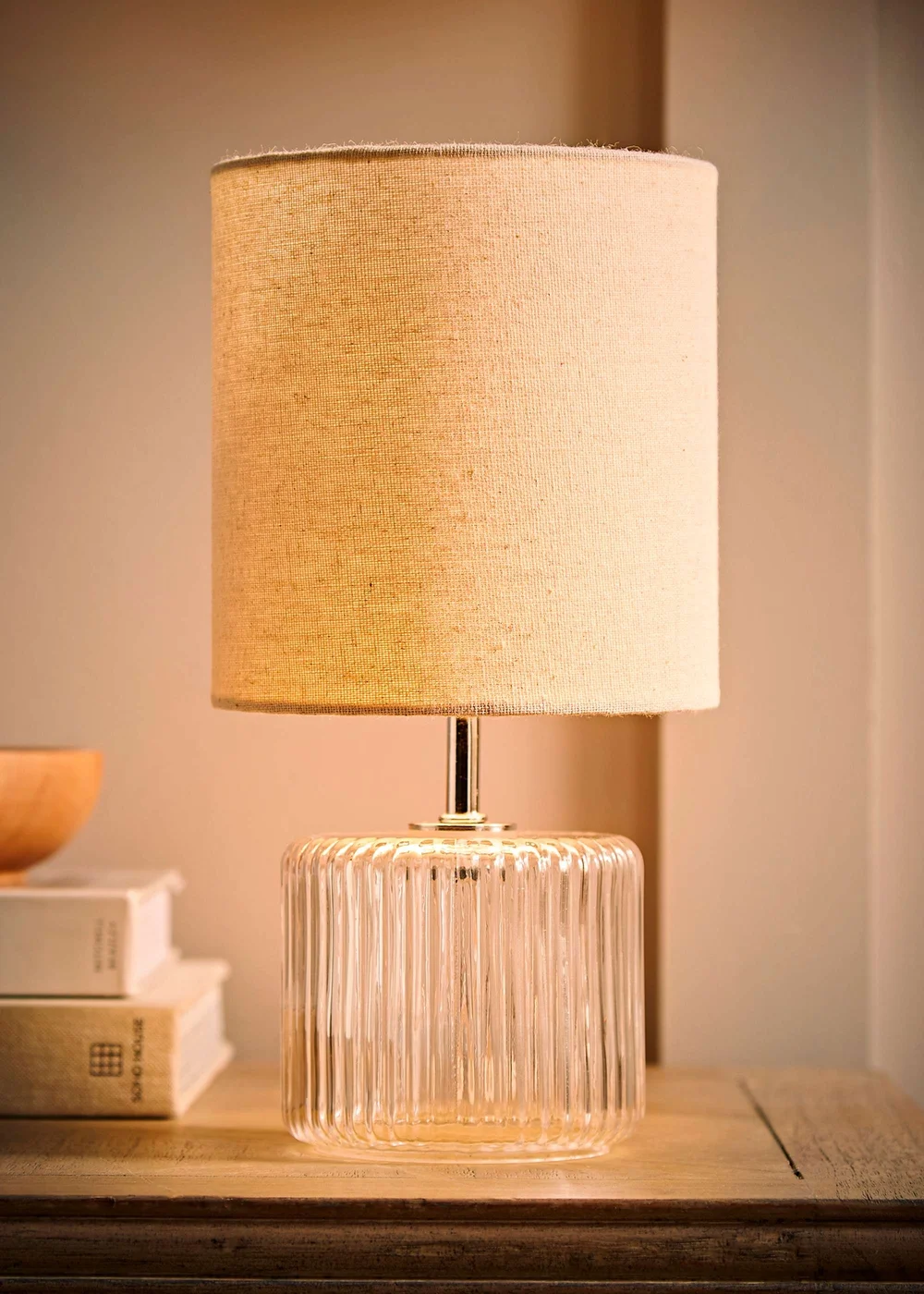 ValueLights Betty Clear Natural Table Lamp with Natural Drum Shade (26cm x 14cm x 14cm) - One Size Image 3