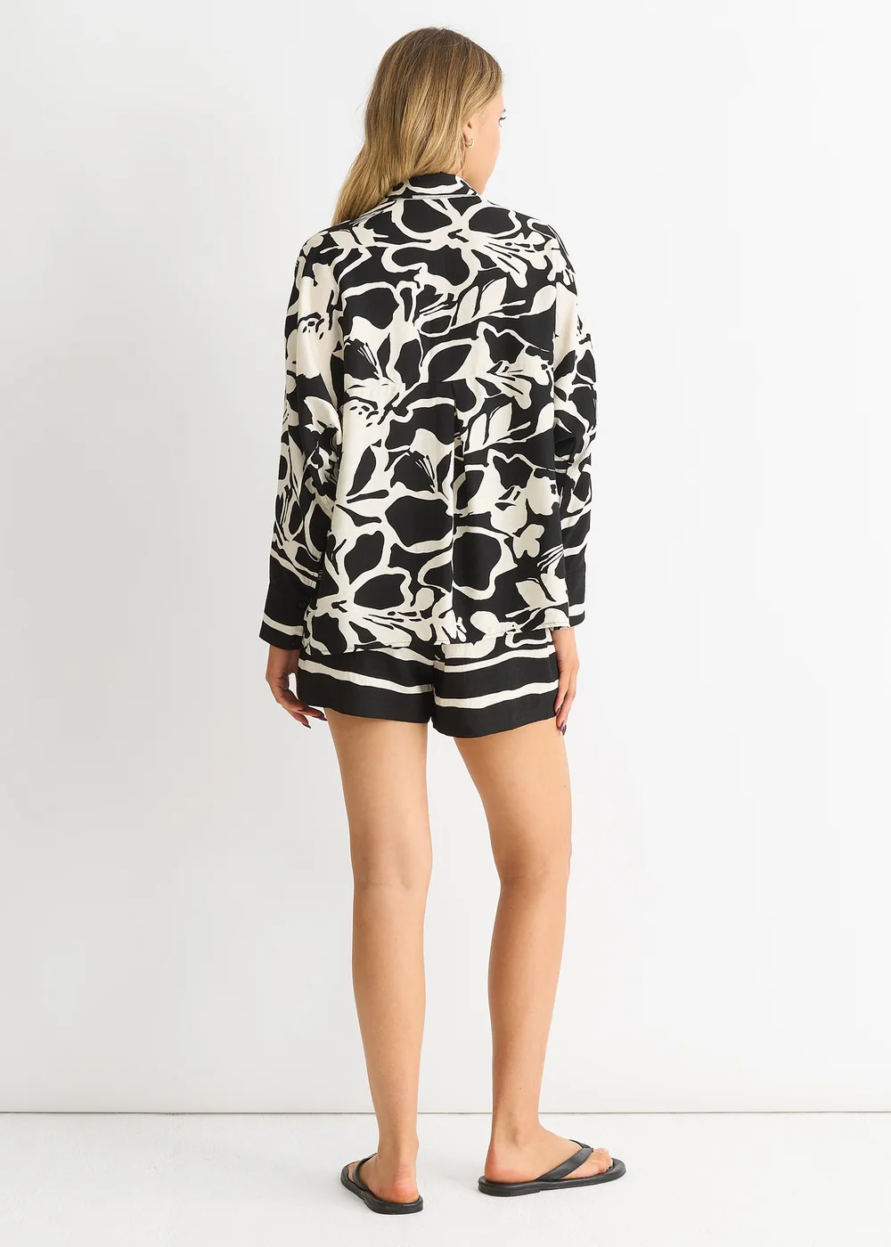 Gini London Mono Border Print Viscose Oversized Shirt - 16 Image 2