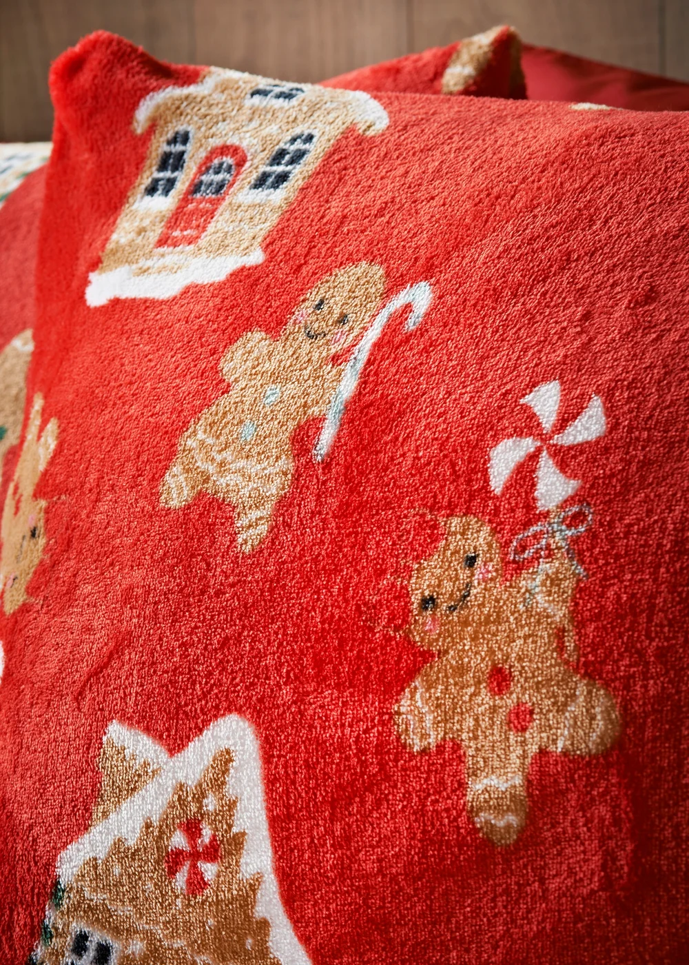 Red Gingerbread Fleece Duvet Set - Double Image 2