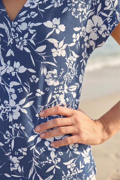 Roman Navy Floral Notch Neck T Shirt - 10 Image 4
