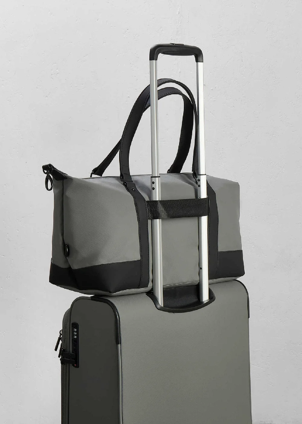 Rock Harper Grey Holdall - Cabin Image 6