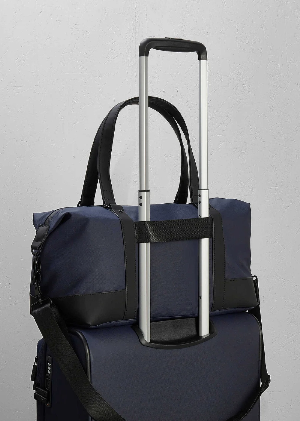 Rock Harper Navy Holdall - Cabin Image 6