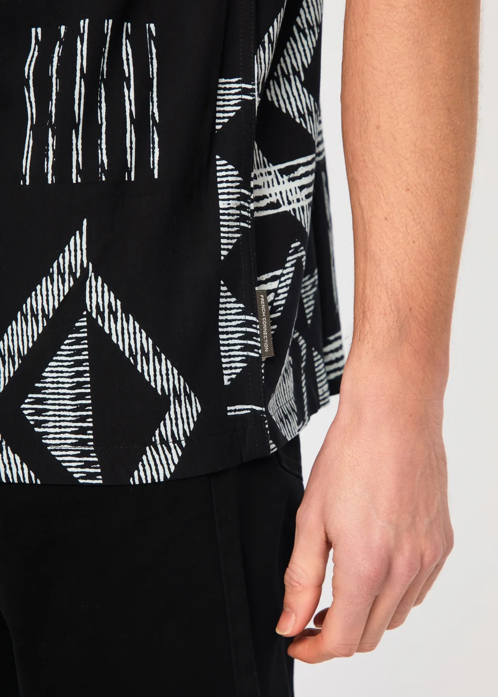 French Connection Black Tribal Print Short Sleeve Shirt - M Image 5