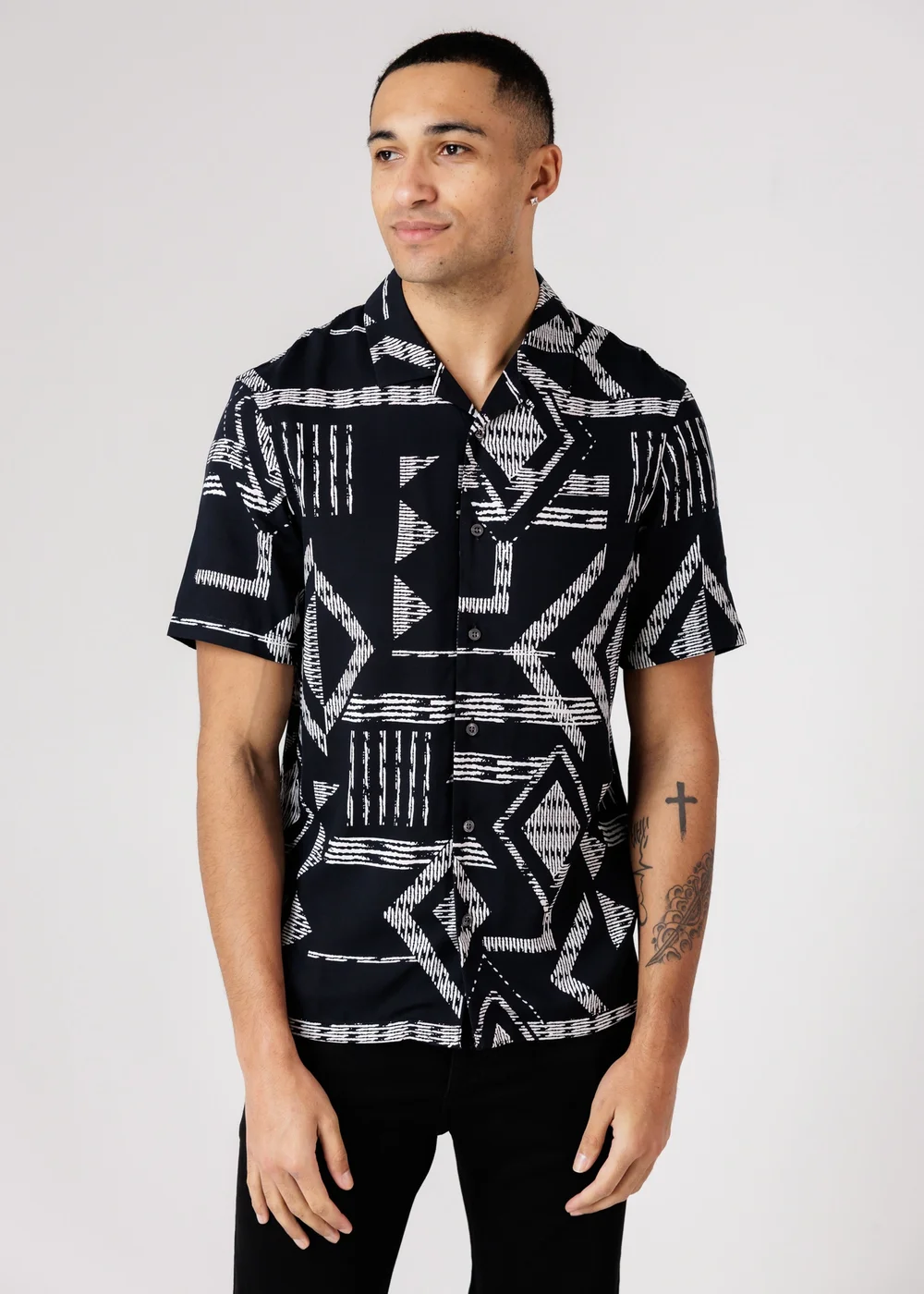 French Connection Black Tribal Print Short Sleeve Shirt - M Image 1