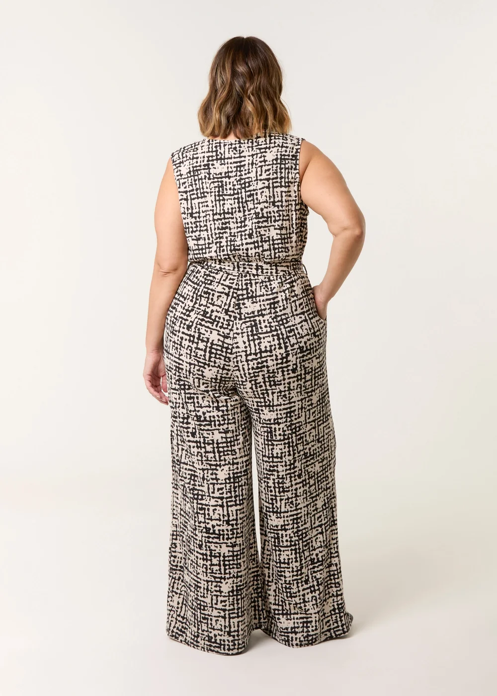 Blue Vanilla Multi Curve Sleeveless Belted Jumpsuit - 22-24 Image 3