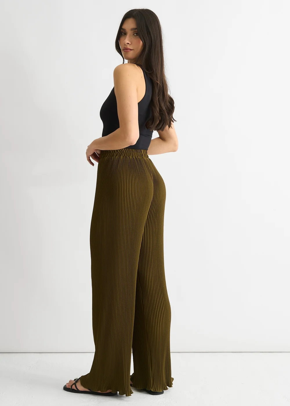Gini London Olive Plisse Loungewear Wide Leg Trouser - M/L Image 2