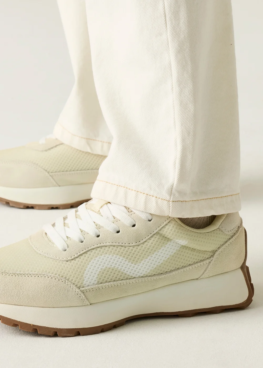 Regatta Warm Cream Marine Heritage Breathable Trainers - 6.5 Image 1