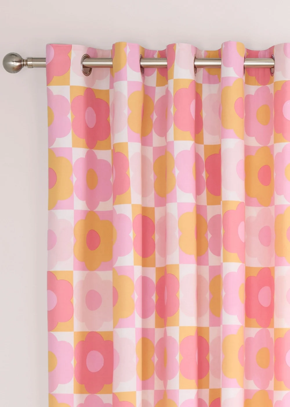 Catherine Lansfield Retro Daisy Fully Reversible Eyelet Curtains Pink - 66W X 72D (168x183cm) Image 2