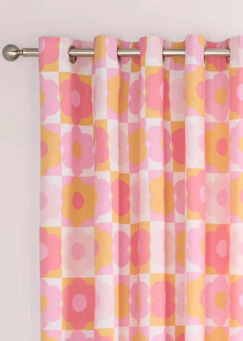 Catherine Lansfield Retro Daisy Fully Reversible Eyelet Curtains Pink - 66W X 72D (168x183cm) Image 2