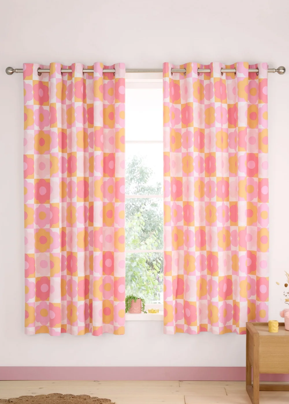 Catherine Lansfield Retro Daisy Fully Reversible Eyelet Curtains Pink - 66W X 72D (168x183cm) Image 1