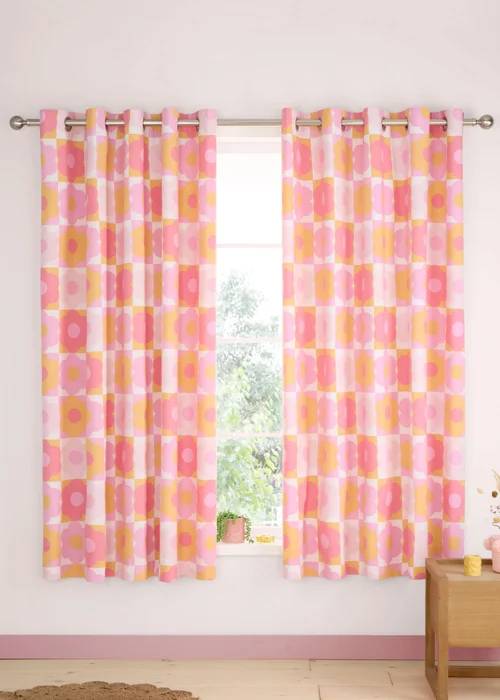 Catherine Lansfield Retro Daisy Fully Reversible Eyelet Curtains Pink - 66W X 72D (168x183cm) Image 1