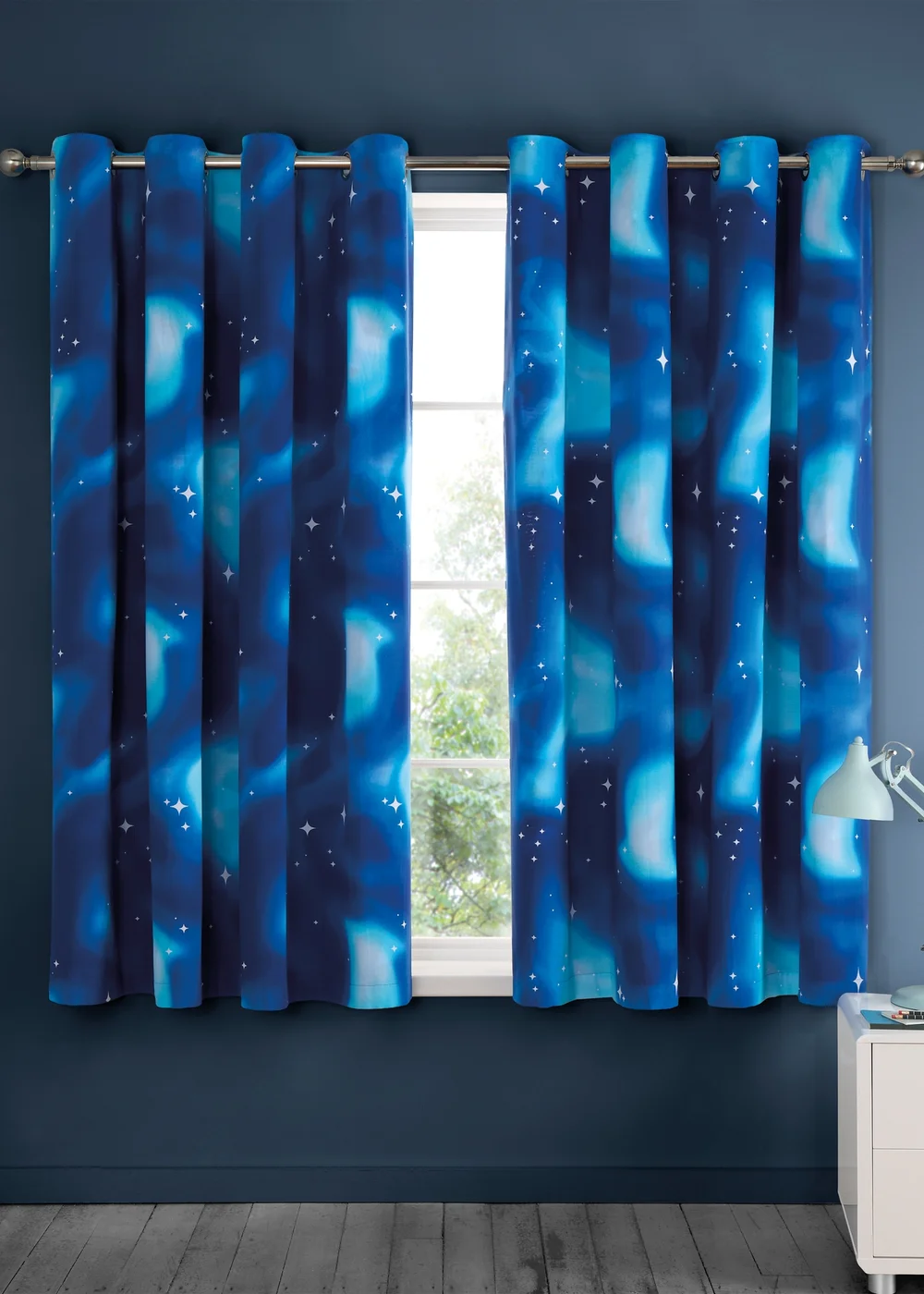 Catherine Lansfield Ombre Stars Fully Reversible Eyelet Curtains Blue - 66W X 72D (168x183cm) Image 3