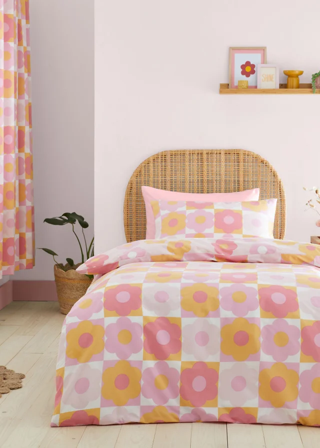 Catherine Lansfield Retro Daisy Reversible Duvet Cover Set Pink