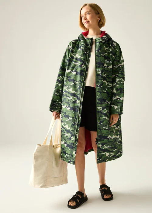 Regatta Cactus Camouflage Changing Waterproof Hydrofort Robe - L/XL Image 3