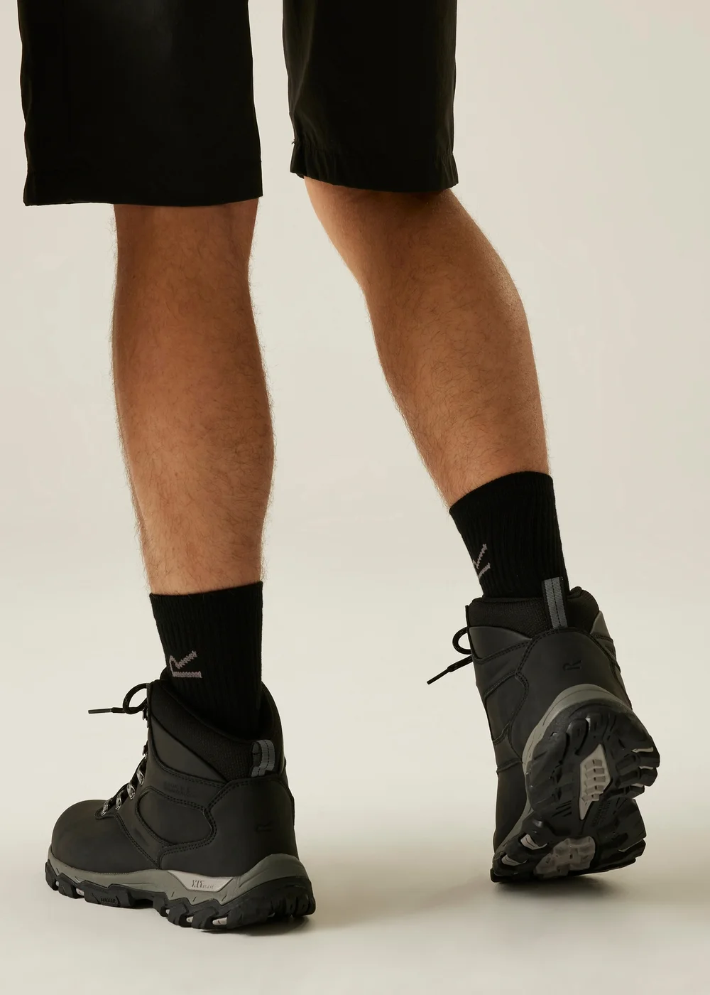 Regatta Black Holcombe Classic Waterproof Breathable Isotex Walking Boots - 6.5 Image 2