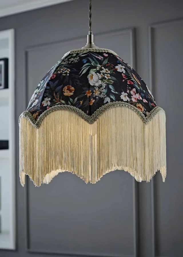 ValueLights Peony Scalloped Floral Fabric Classic Lamp Shade with Cream Tassels