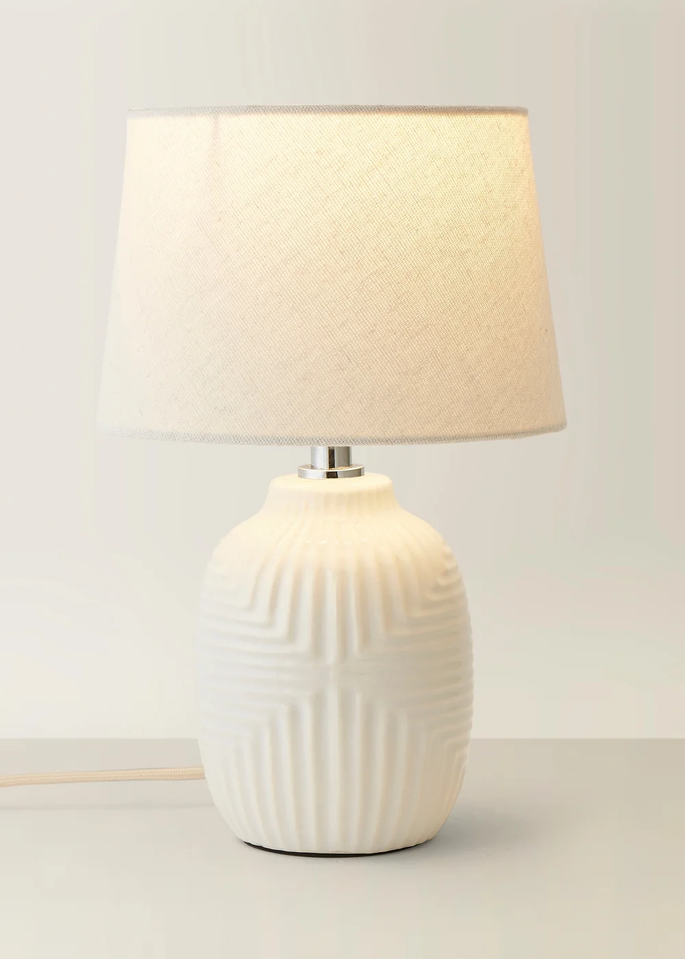 ValueLights Harrison Tapered Lamp Shade Geometric Ribbed Pattern Gloss Small Table Lamp - One Size Image 5